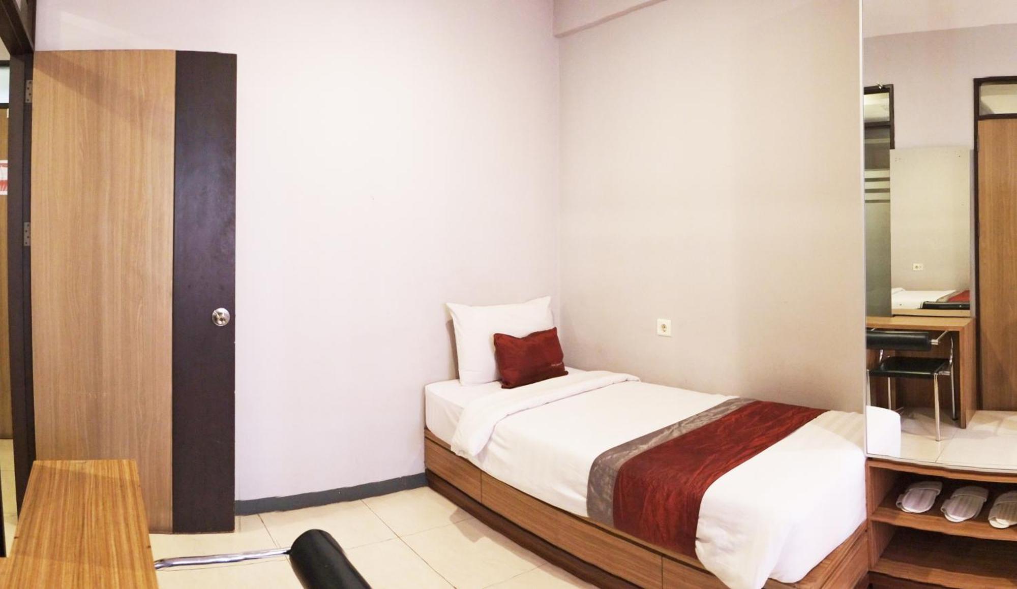 Valore Hotel Cimahi Exteriör bild