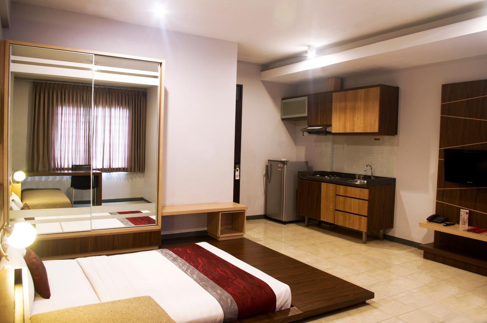 Valore Hotel Cimahi Exteriör bild