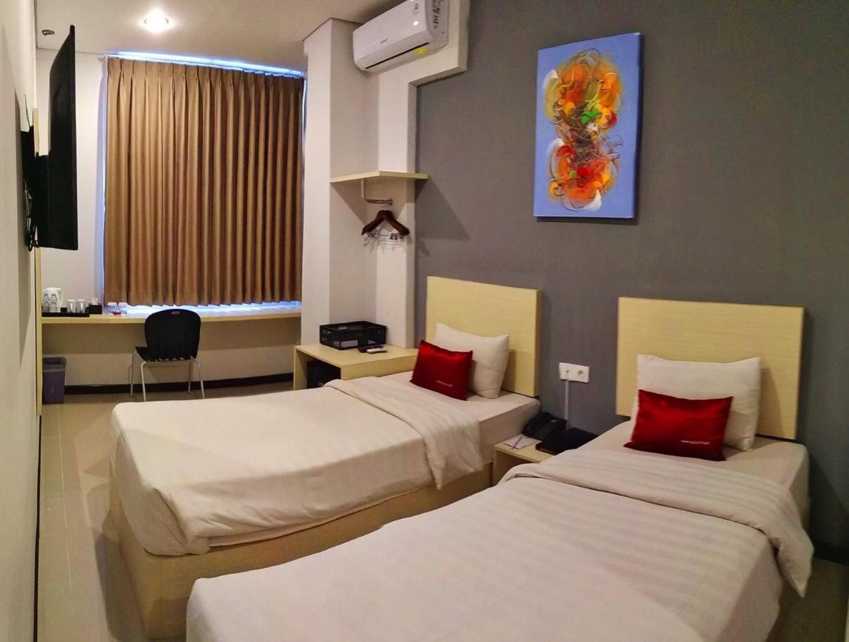 Valore Hotel Cimahi Exteriör bild